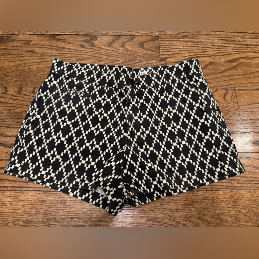GAP Black & Cream Geometric Print Shorts Size 2 Regular